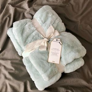 NWT Indigo Channelled Faux Fur Mint Throw